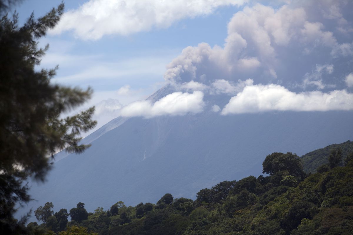 Guatemala'da Fuego Yanardağı nedeniyle turuncu alarm