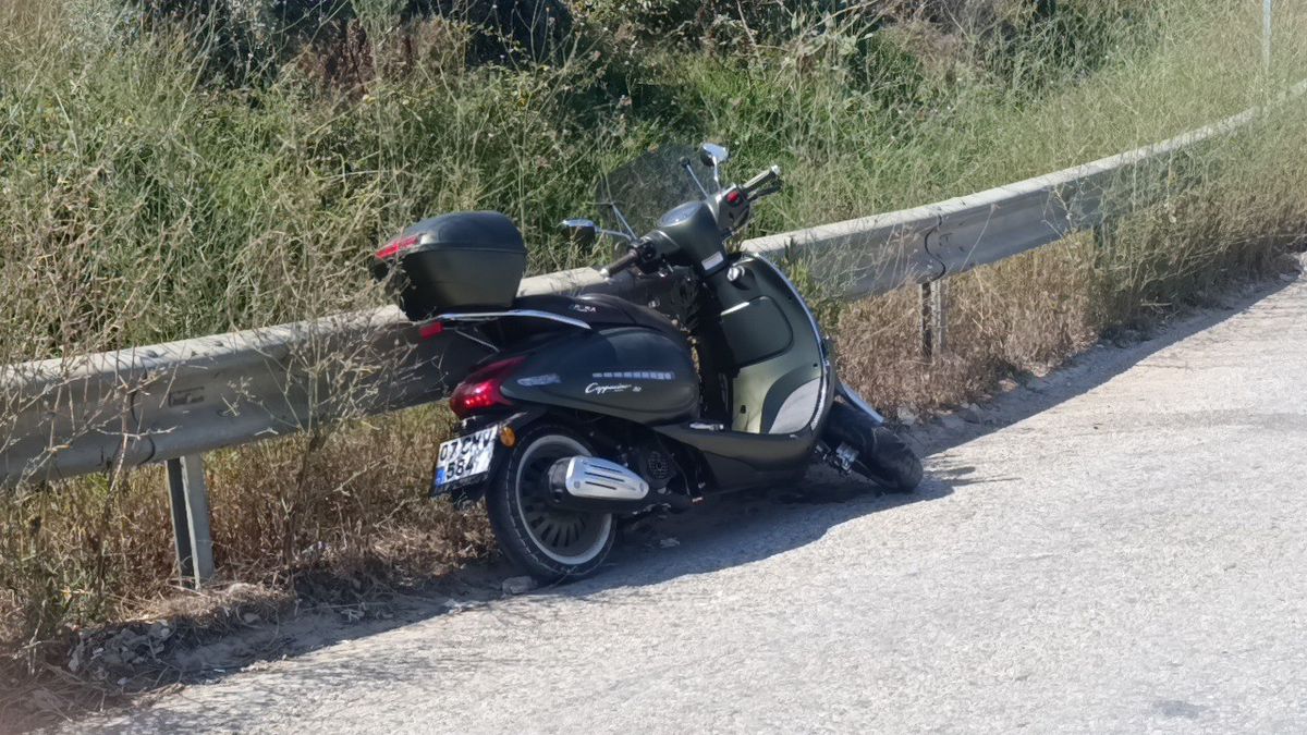 Manavgat'ta motosiklet ile hafif ticari araç çarpıştı: 1 yaralı
