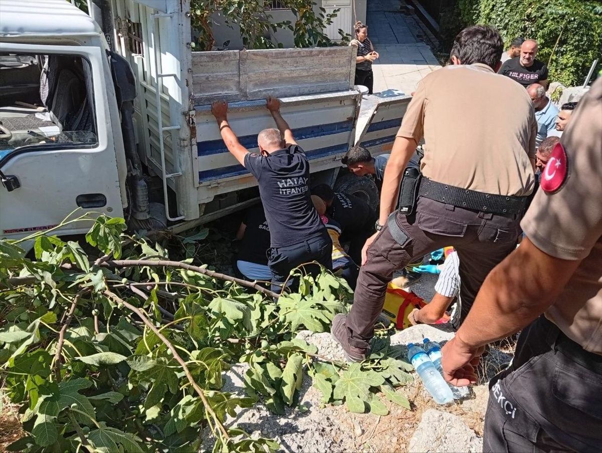 Hatay'da kamyonet devrildi: 65 yaşındaki kadın hayatını kaybetti