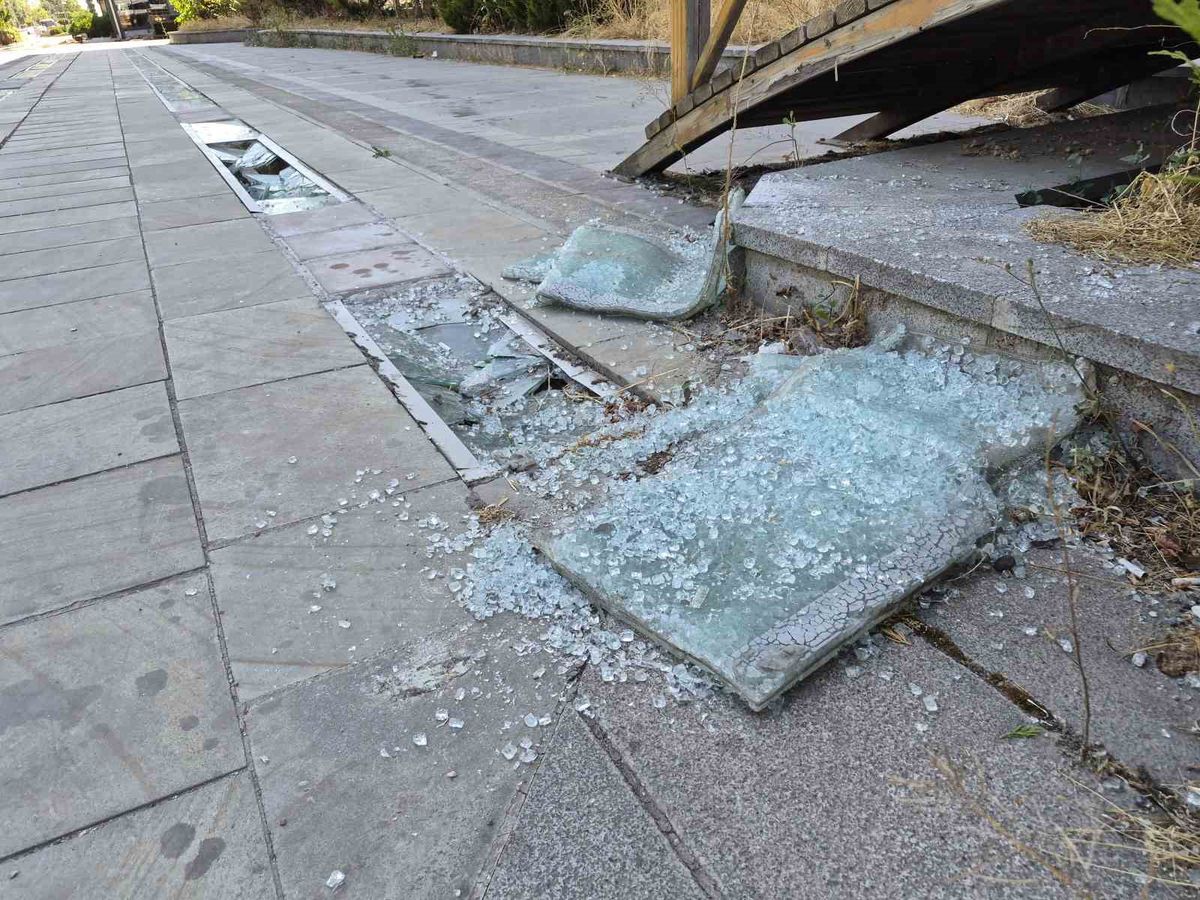 Eskişehir'de Vandallar Hatboyu Caddesi'ne Zarar Verdi