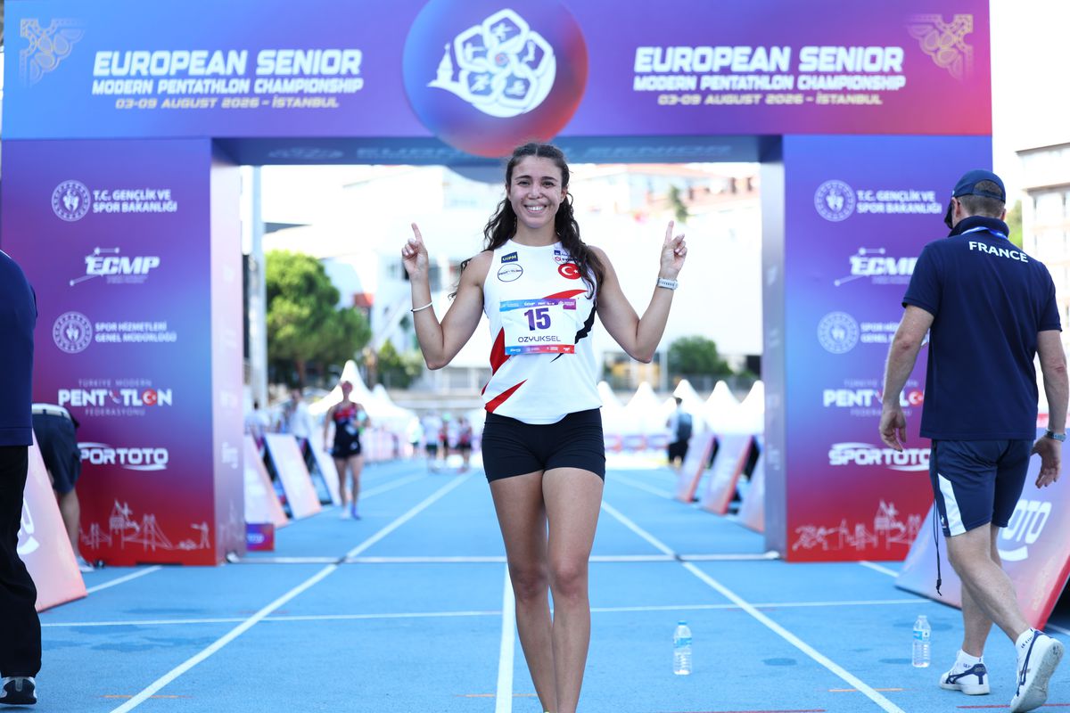 Milli pentatletler İlke Özyüksel Mihrioğlu ve Sıdal Aslan yarı finalde