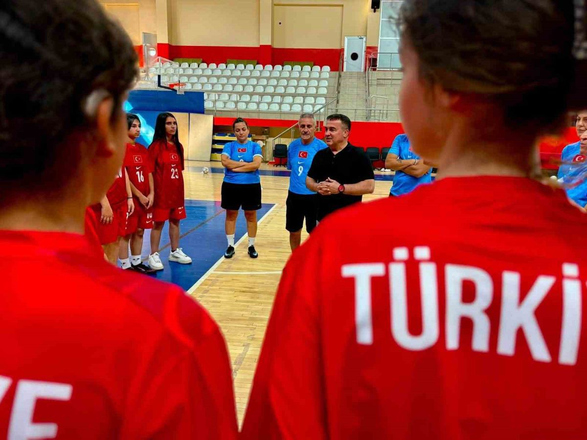 İşitme Engelliler Genç Kız Futsal Milli Takımı, Bilecik'te Kamp Yapıyor