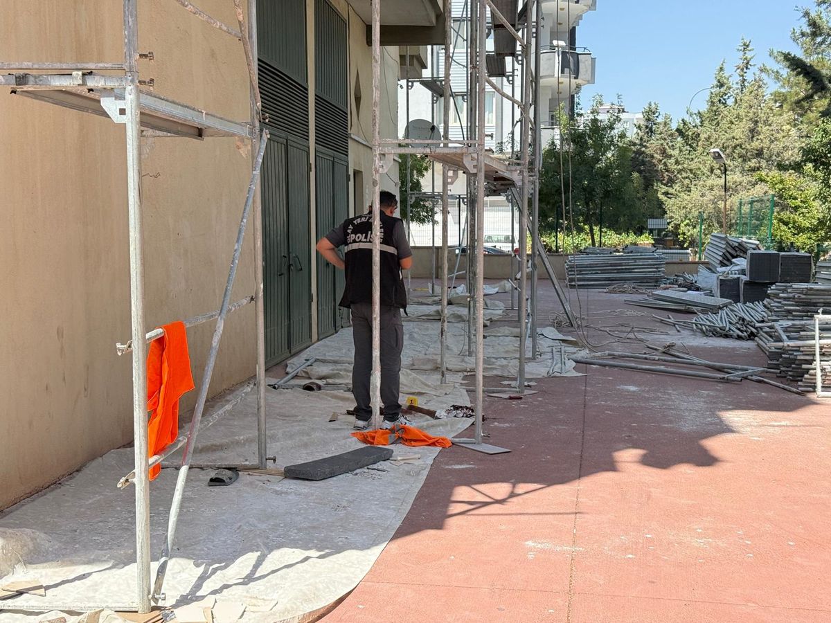 Gaziantep'te İşçi İskeleden Düşerek Hayatını Kaybetti