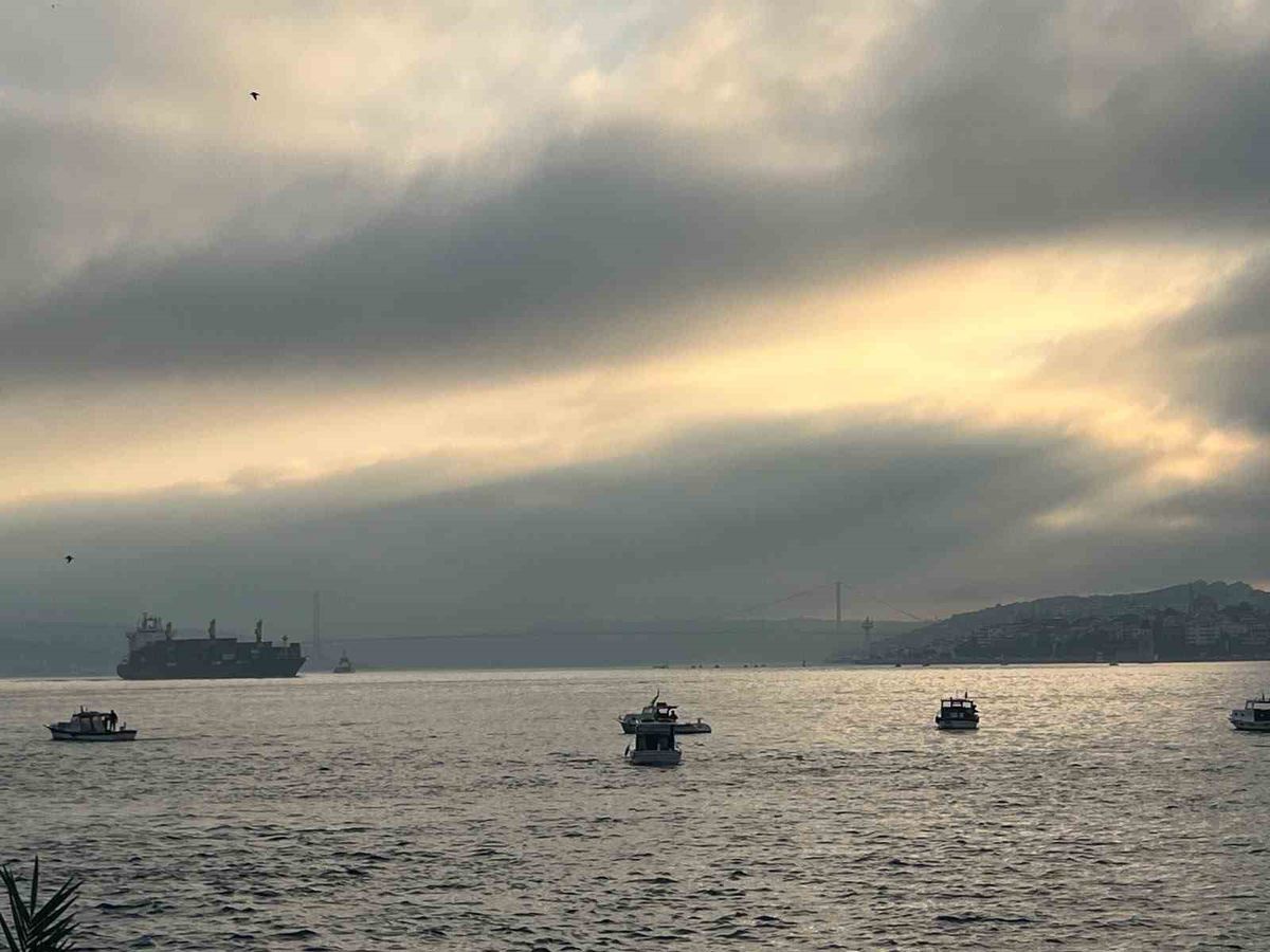 İstanbul'da Yoğun Sis Boğazı Etkisi Altına Aldı