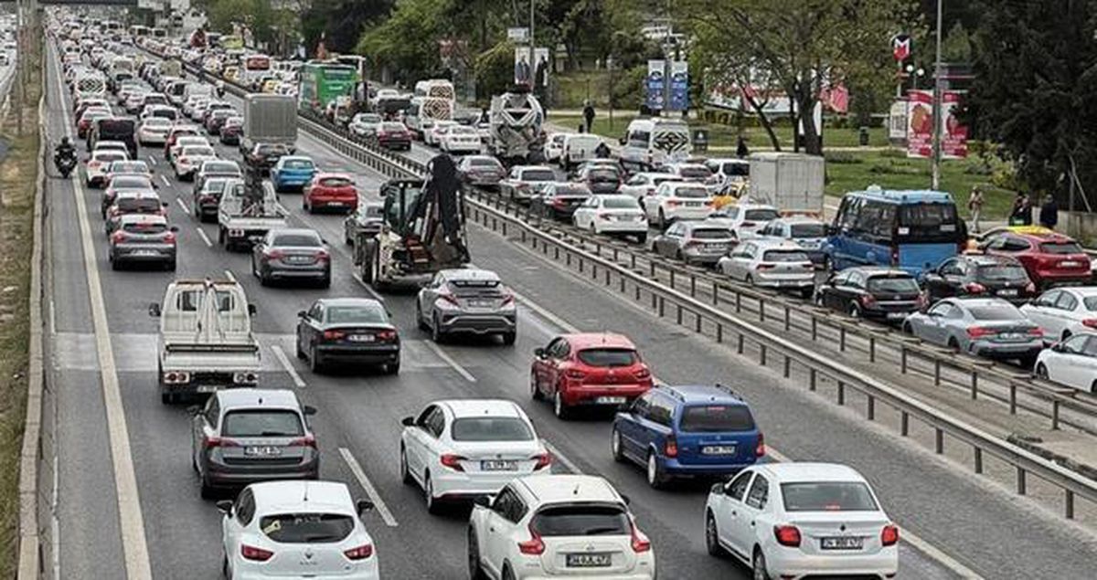 İstanbul'da trafik var mı? SON DAKİKA! 4 Ağustos Salı hangi ilçelerde trafik var, hangi yollar kapalı?