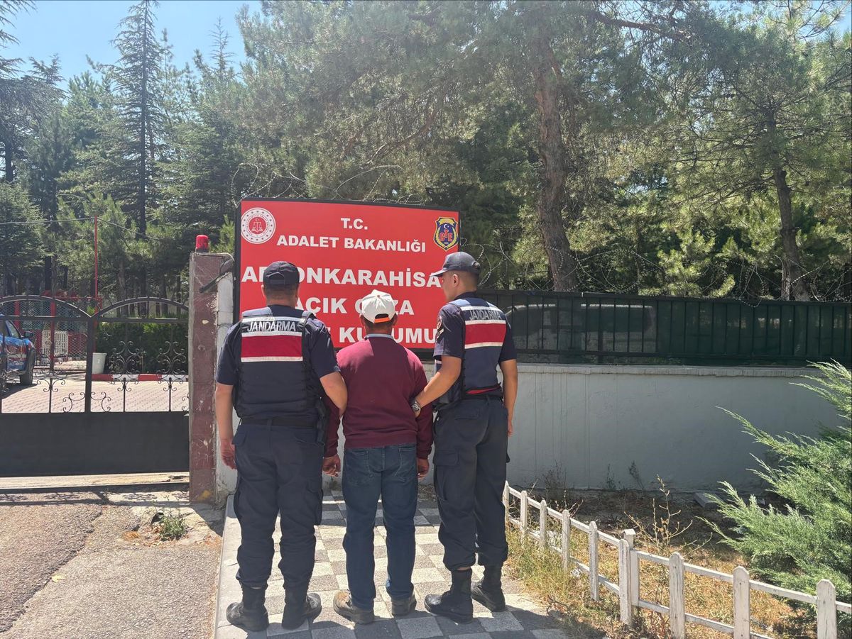 Afyonkarahisar'da Son Bir Haftada 27 Aranan Şahıs Yakalandı