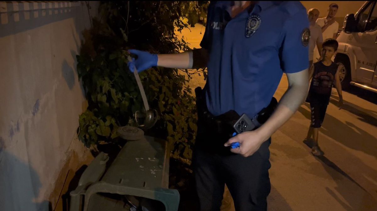 Bursa'da Oyuncak Kılıç Polisi Alarma Geçirdi