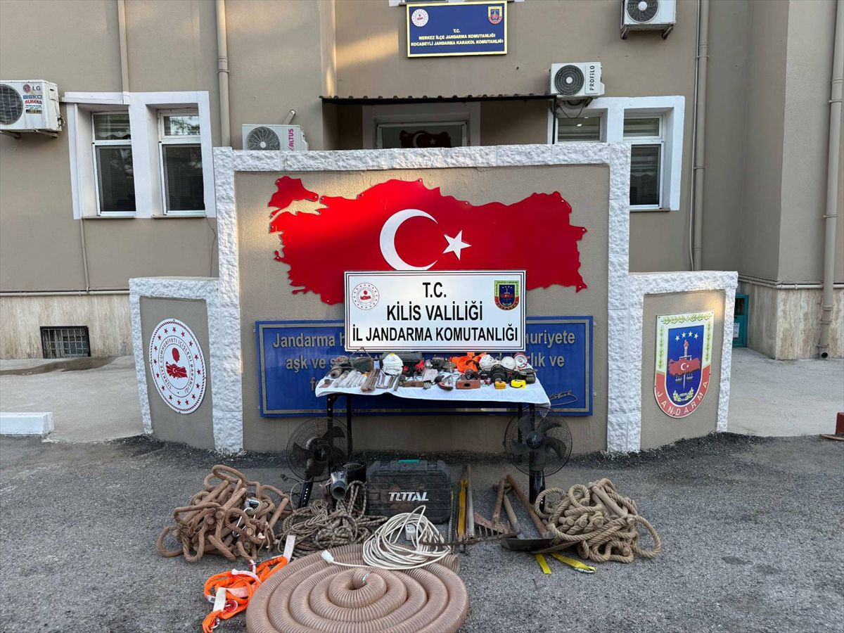 Kilis'te Kaçak Kazı Operasyonu: 4 Şüpheli Suçüstü Yakalandı