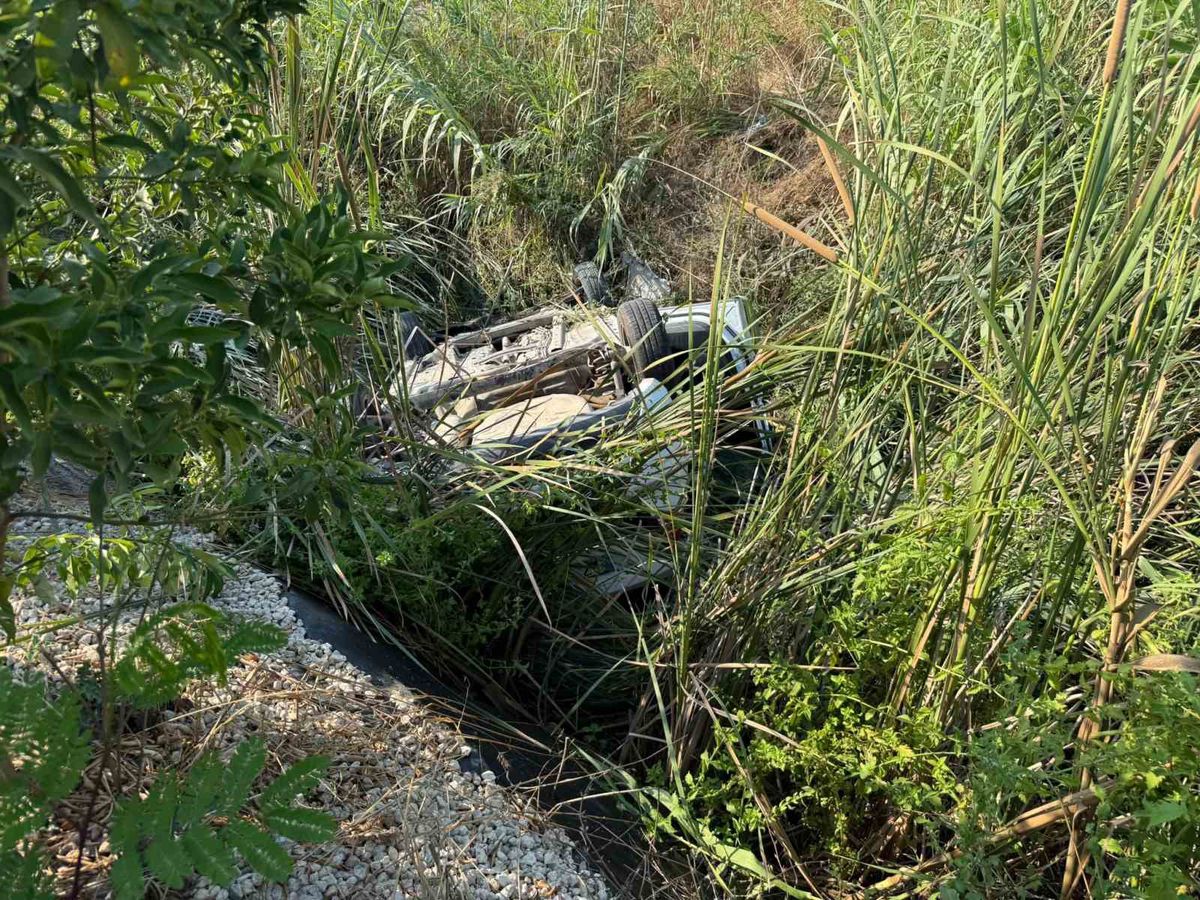 Manavgat'ta Otomobil Dereye Uçtu: Sürücü Yaralandı