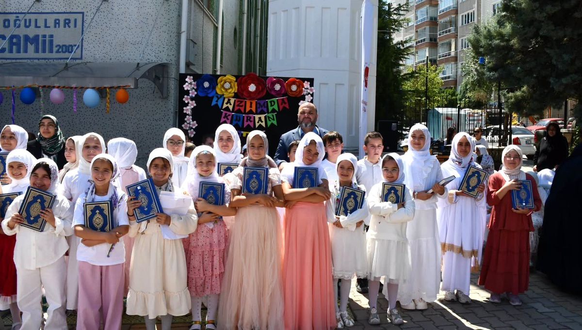 Kütahya'da 'Ömrümde Kur'an Var' Programında Çocuklar Hem Öğrendi Hem Eğlendi