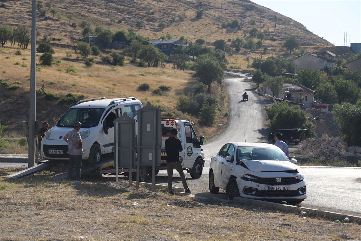 Hekimhan'da trafik kazası: 2 yaralı