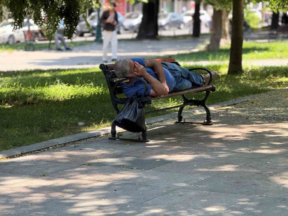 İstanbul'da kavurucu sıcak: Vatandaşlar deniz ve gölgelere akın etti