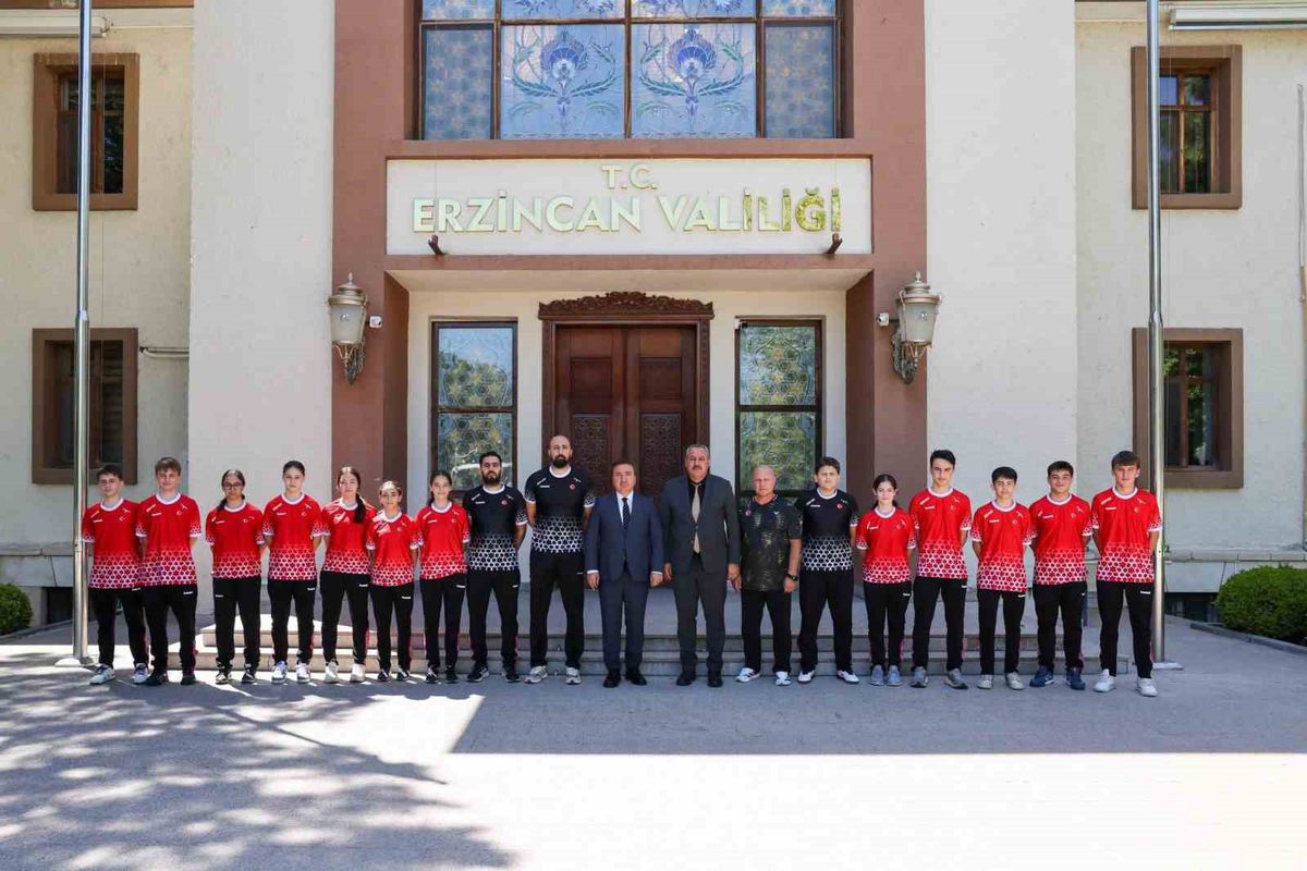 Vali Aydoğdu'dan U15 Badminton Milli Takımı'na Başarı Dilekleri