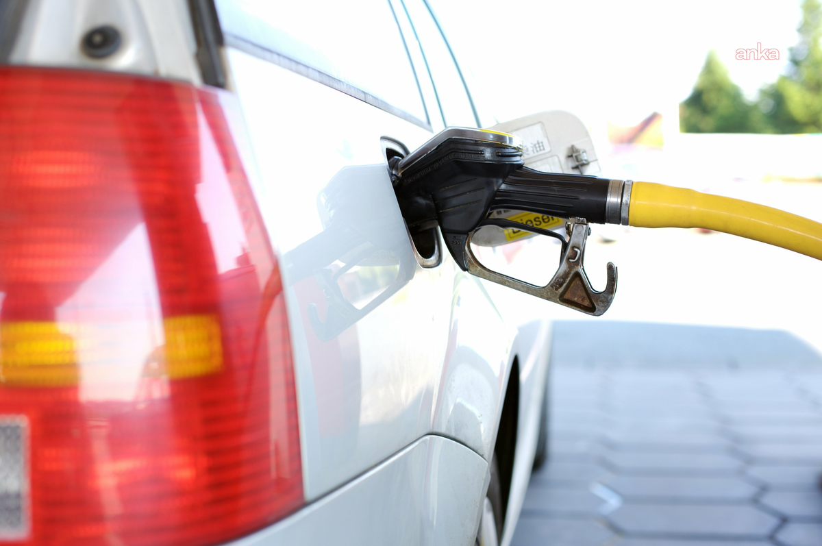 Motorine bu gece yarısı 6,37 lira indirim bekleniyor