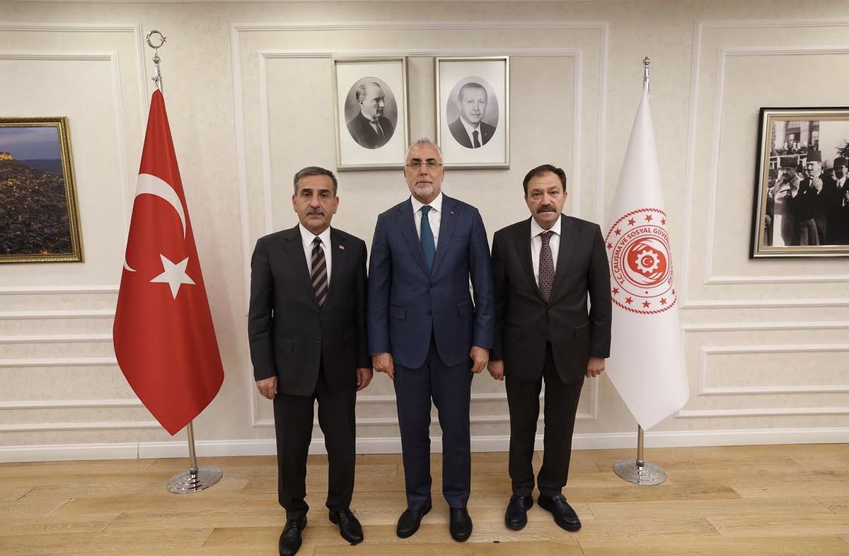 Kamu-Sen'den Bakan Işıkhan'a Kapsamlı Ziyaret: PTT, Zam ve Emekli Maaşları Masada