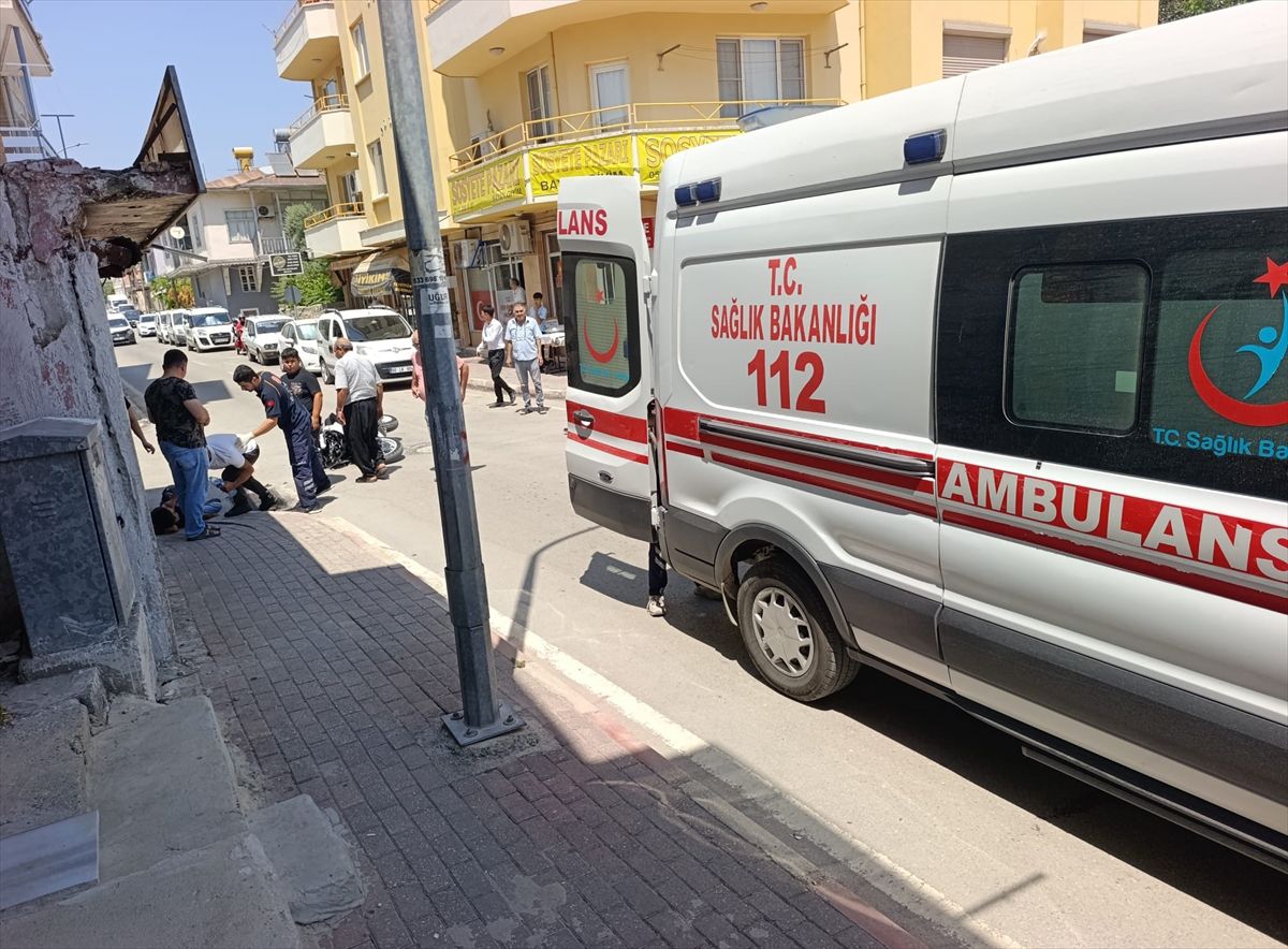 Kadirli'de motosiklet-otomobil çarpıştı: 2 yaralı