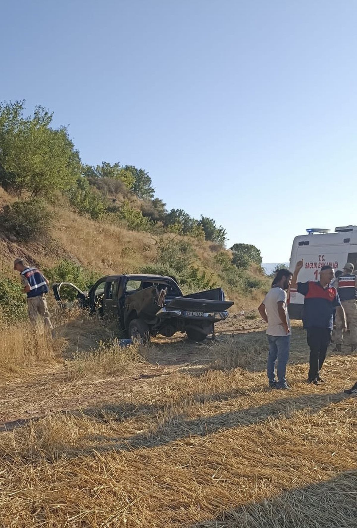 Palu’da kamyonet şarampole yuvarlandı: 2 yaralı