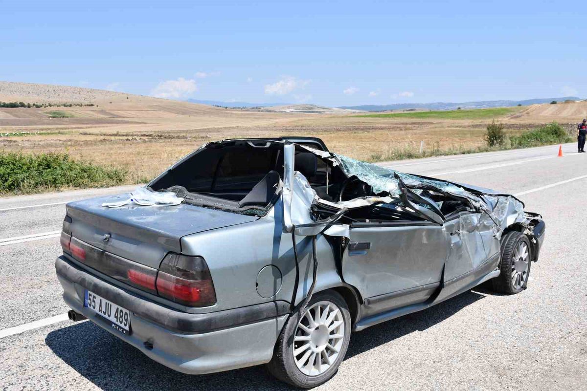 Vezirköprü'de feci kaza: 2'si ağır 6 yaralı