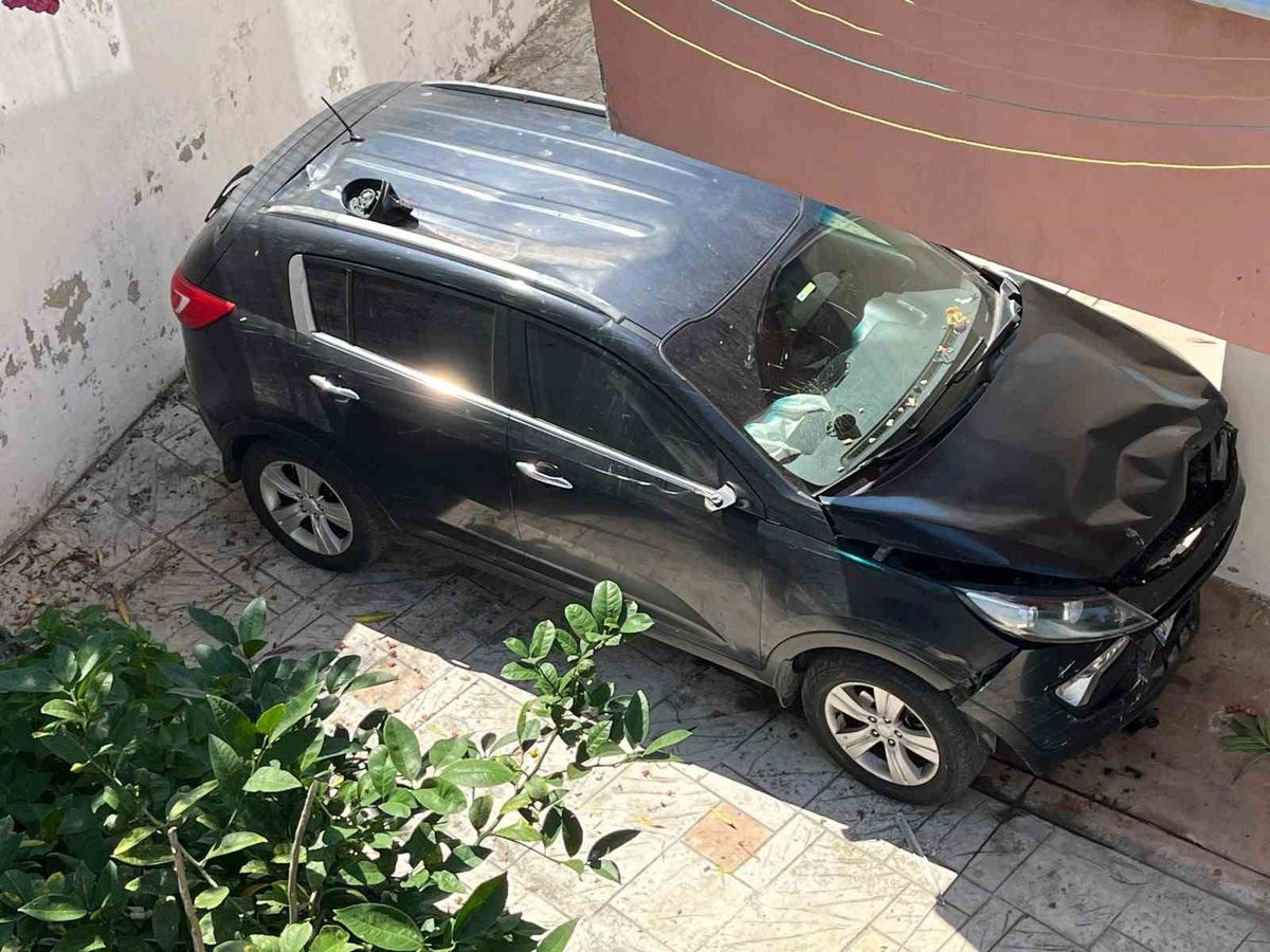 Sinop'ta El Freni Unutulan Otomobil Apartman Boşluğuna Düştü