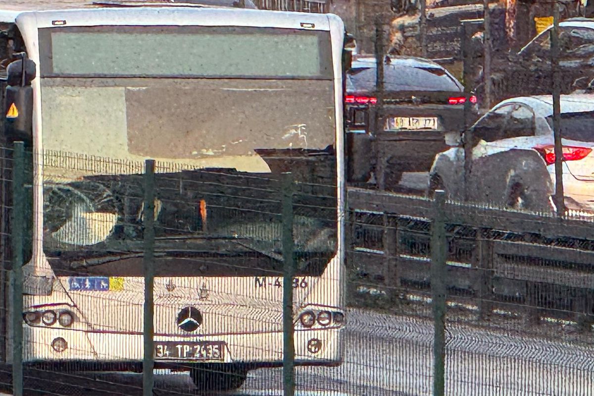 Şirinevler’de metrobüsün çarptığı kadın yaralandı