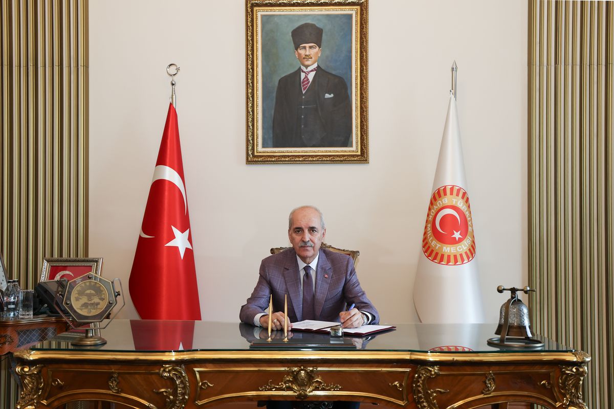 TBMM Başkanı Kurtulmuş, Milli Dayanışma Kanun Teklifi'ni imzaladı