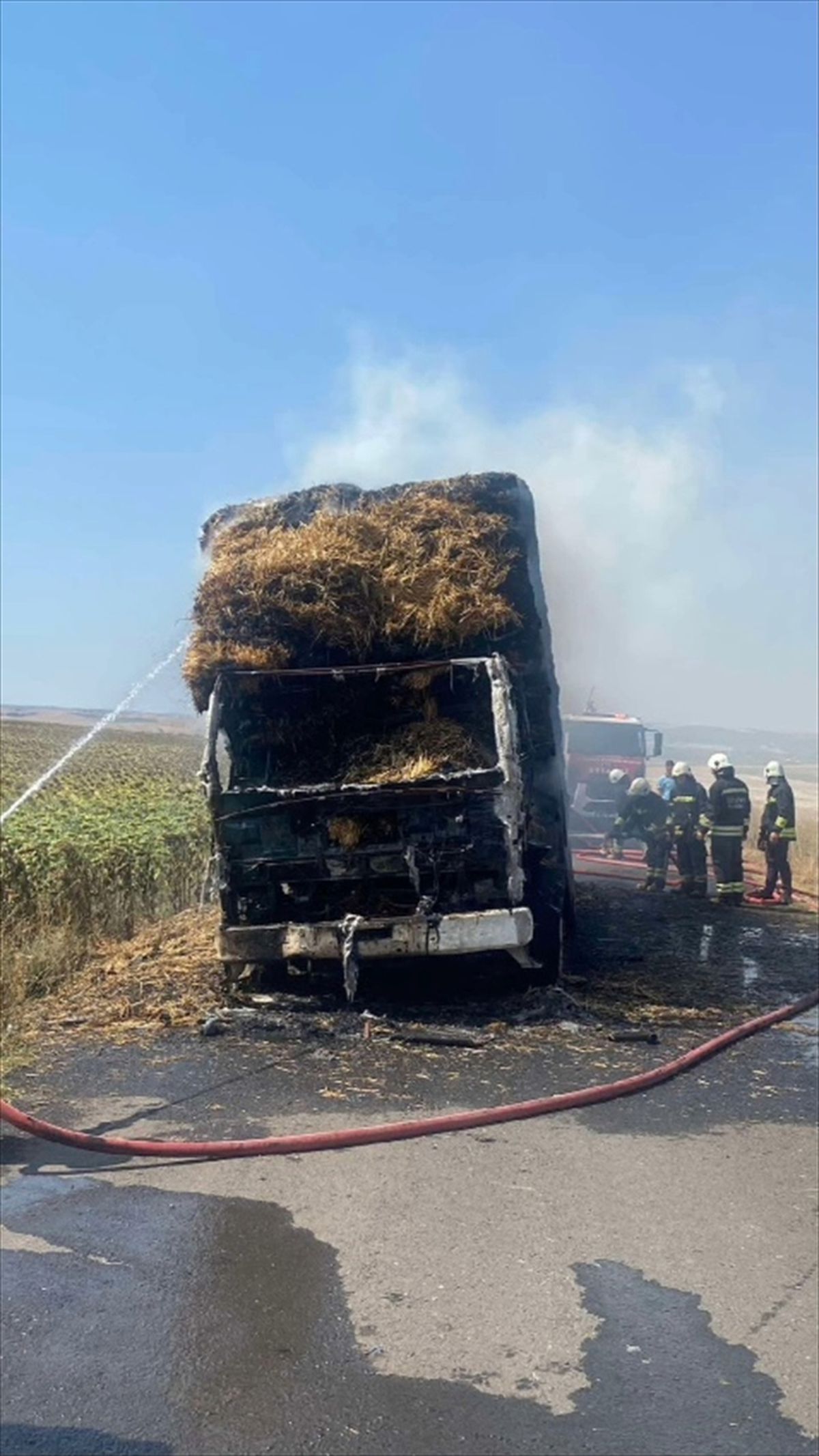 Tekirdağ'da Saman Yüklü Kamyon Küle Döndü