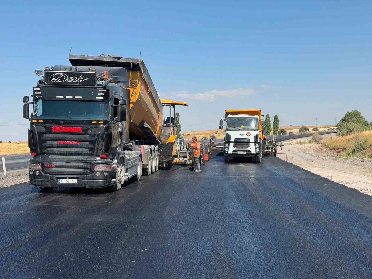 Tomarza Kavşağı Projesi'nde Son Durum: 15 Günde Bağlantı Yolu, 1 Ayda Kavşak Tamamlanacak