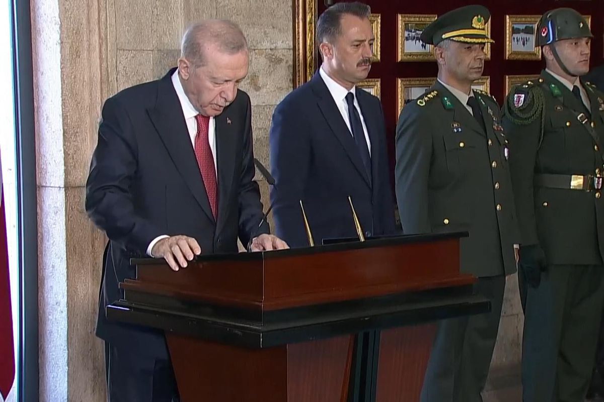 Yüksek Askeri Şura toplandı! Erdoğan YAŞ üyeleriyle Anıtkabir'i ziyaret etti