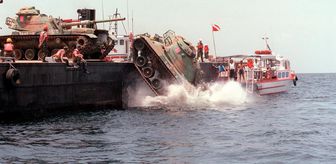 100 savaş tankını denize attılar