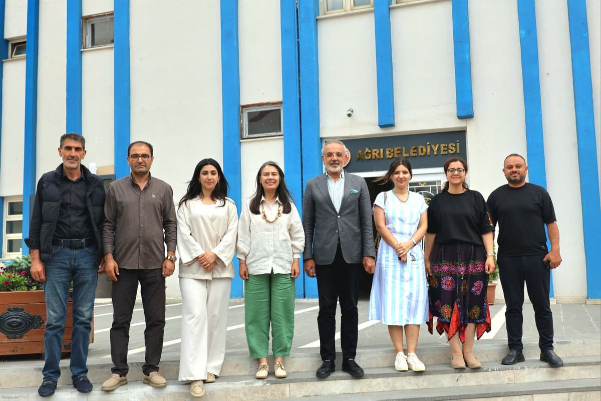 Ağrı Belediyesi'ne Bakanlıktan Büyük Destek: 9 Milyon TL Hibe ve Temizlik Ekipmanı