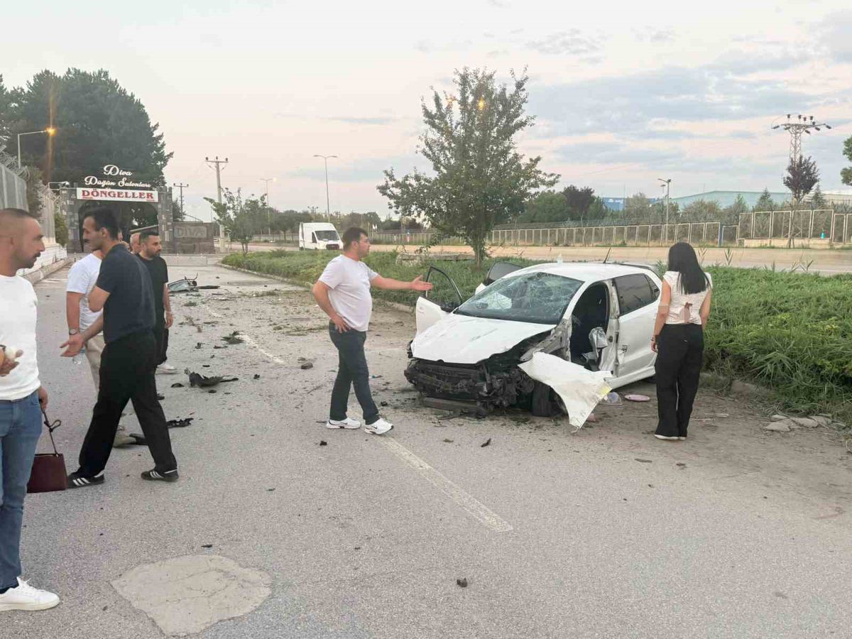 Ankara’da kontrolden çıkan otomobil takla attı: 2 yaralı