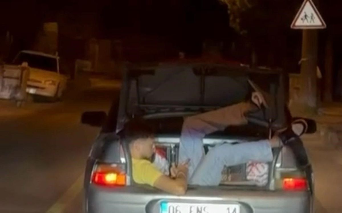 Bagajda Telefonla Yolculuk: Pes Dedirten Görüntü