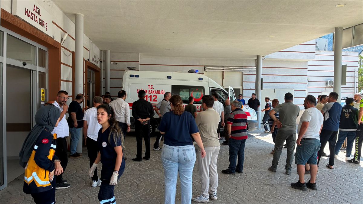 Artvin'de ATV uçuruma devrildi: 2 yaralı