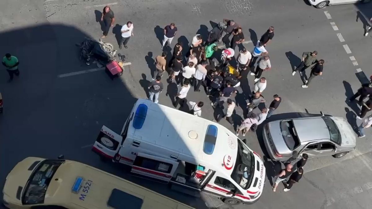Avcılar'da Motosiklet ile Otomobil Çarpıştı: Sürücü Ağır Yaralandı