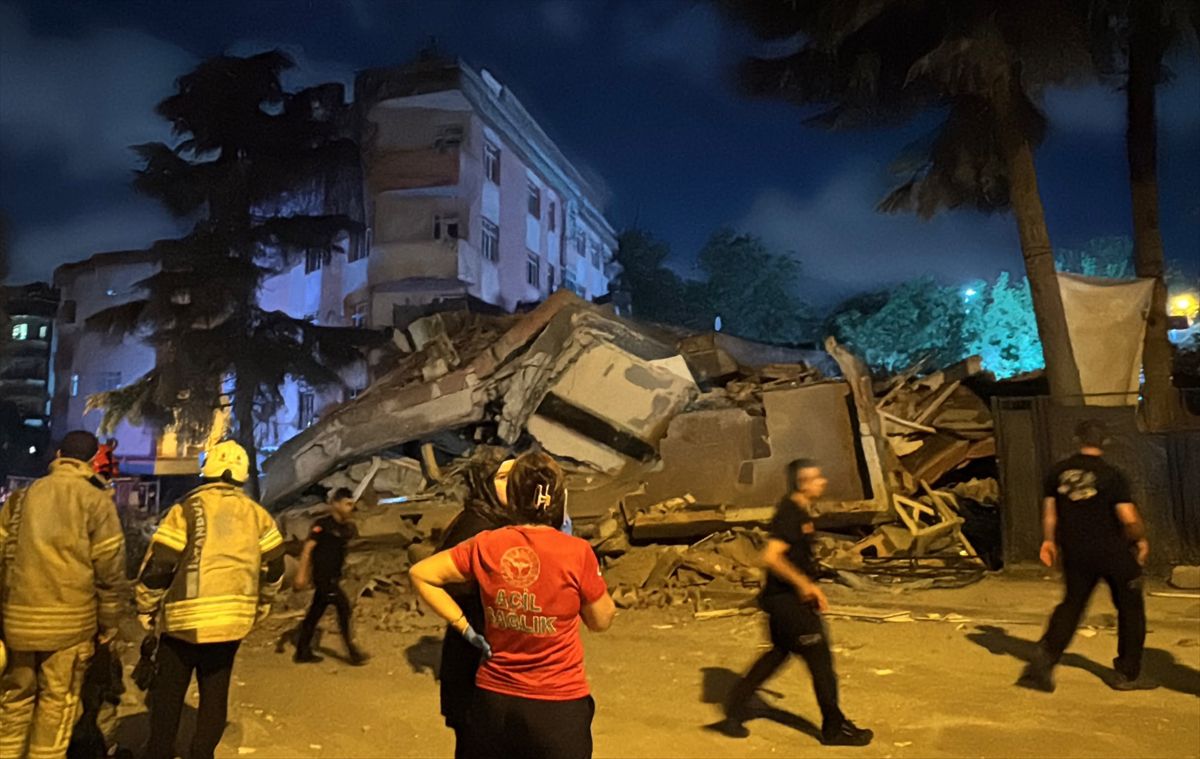 Bahçelievler’de 4 katlı bina çöktü
