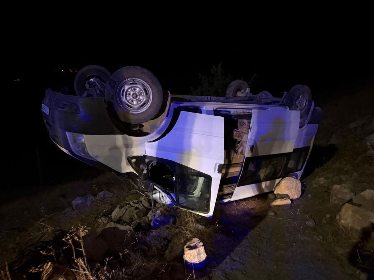Hasankeyf'te minibüs devrildi: 5 yaralı