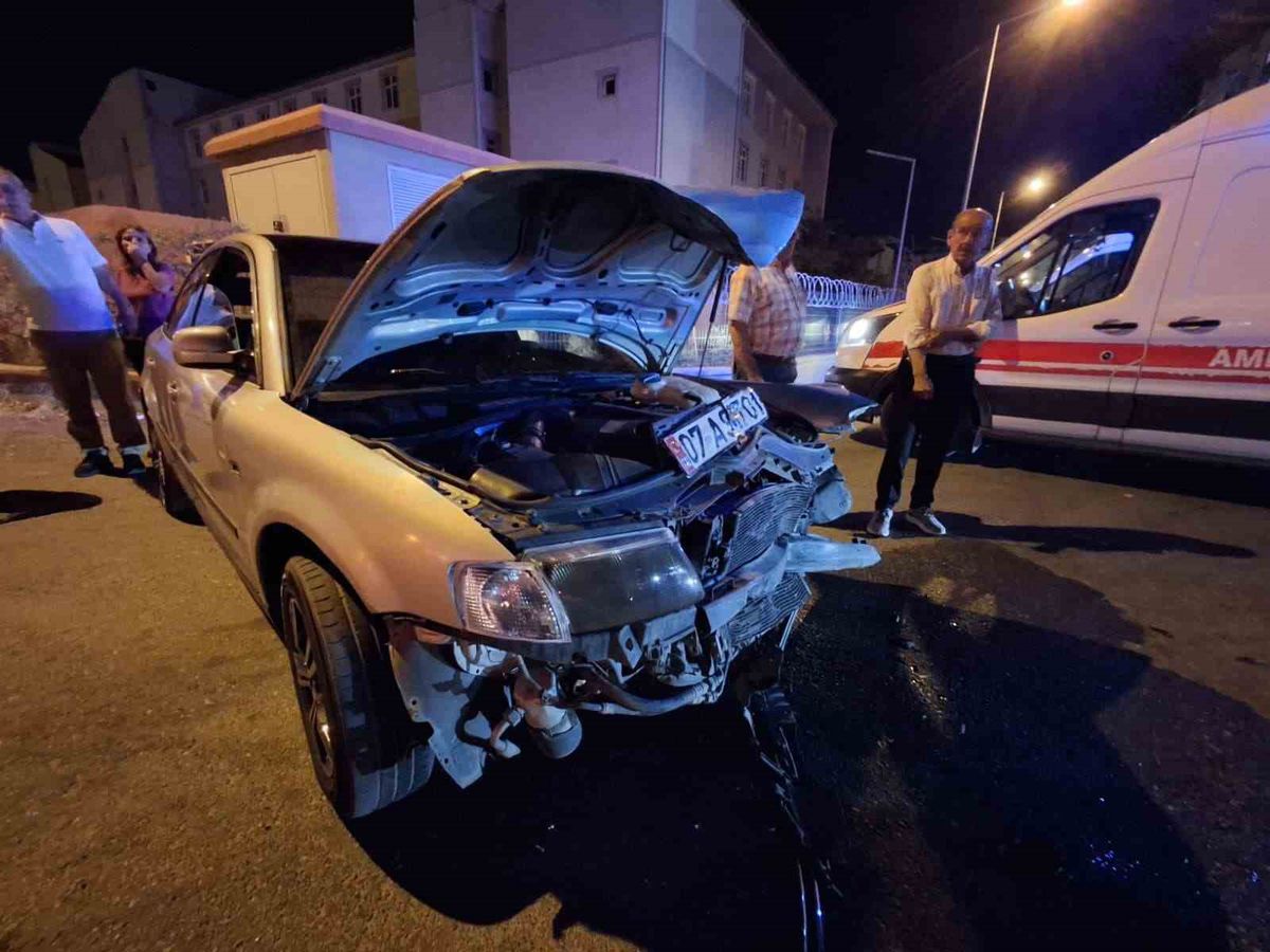 Batman'da İki Araç Çarpıştı: 2 Yaralı