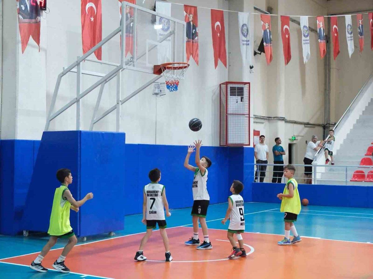 Buharkent'te Kentin Çocukları Basketbol Turnuvası Erkek Grubu Maçları Tamamlandı