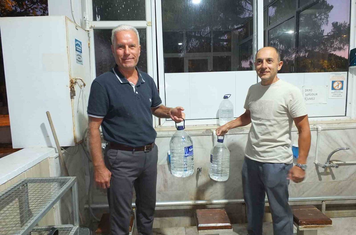 Burhaniye'de Su Sıkıntısı Camiye Taşındı