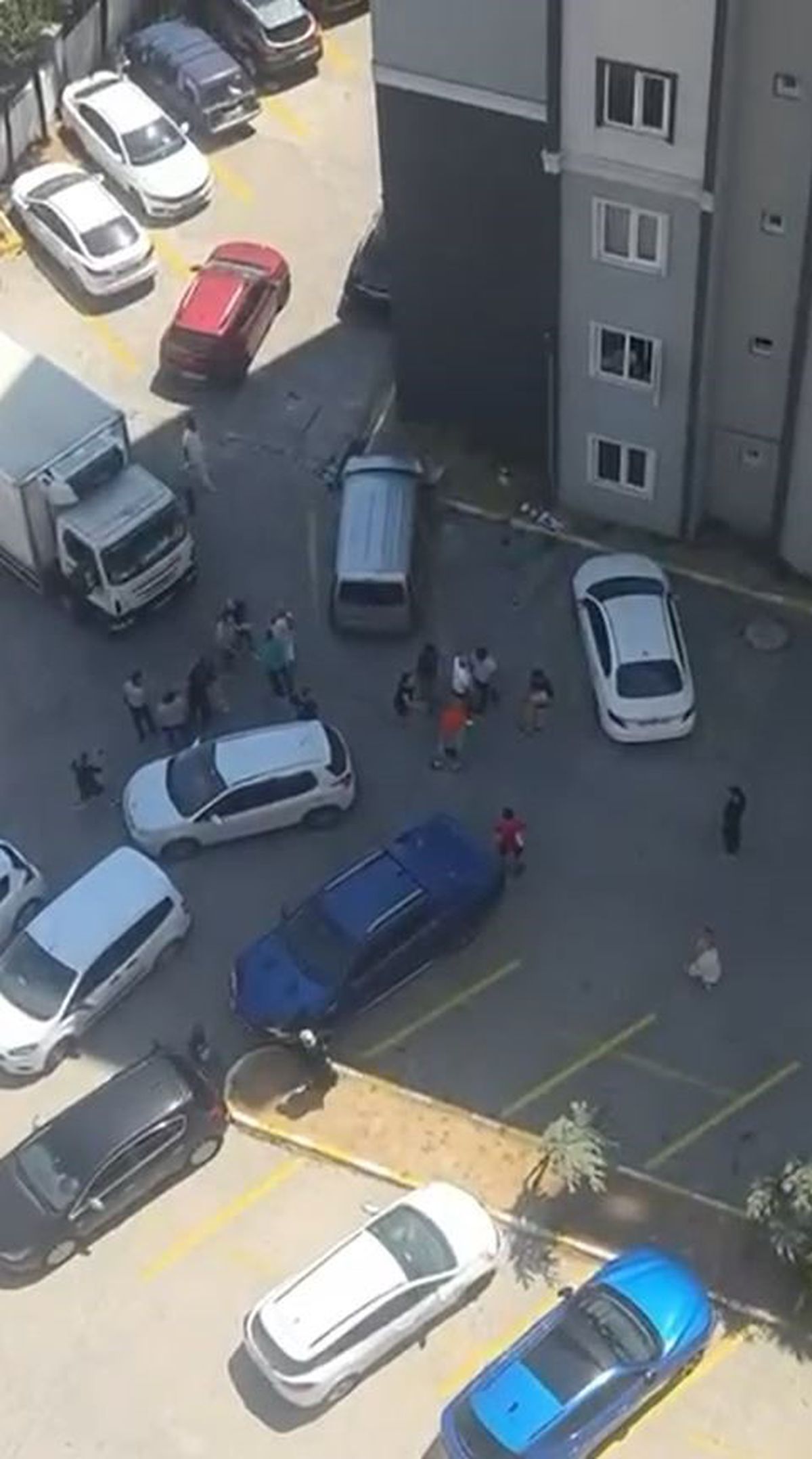 Büyükçekmece'de market krizi: Kira ödemesi tartışması siteye taşındı