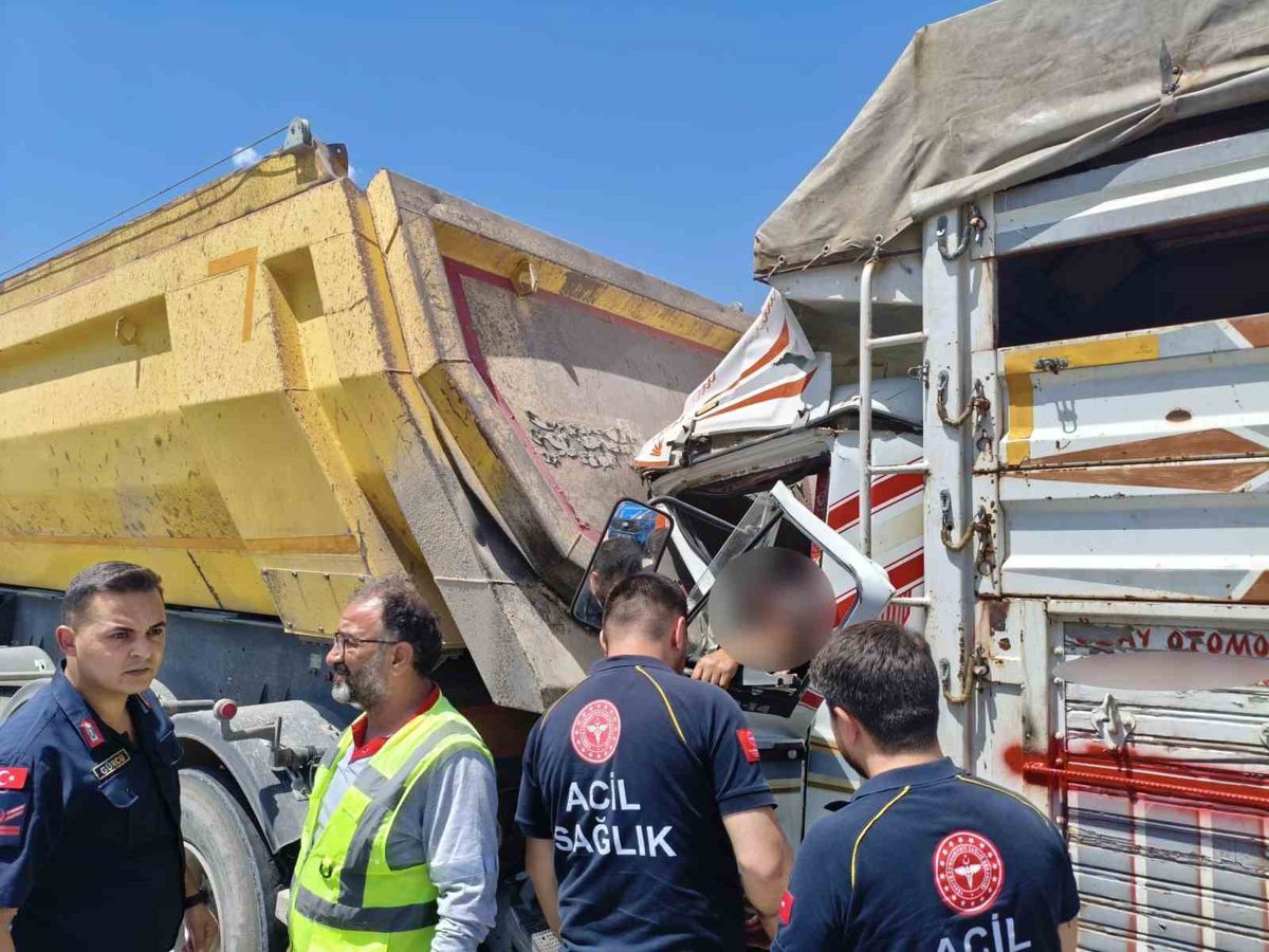 Keskin'de kamyon çekiciye çarptı: 2 yaralı