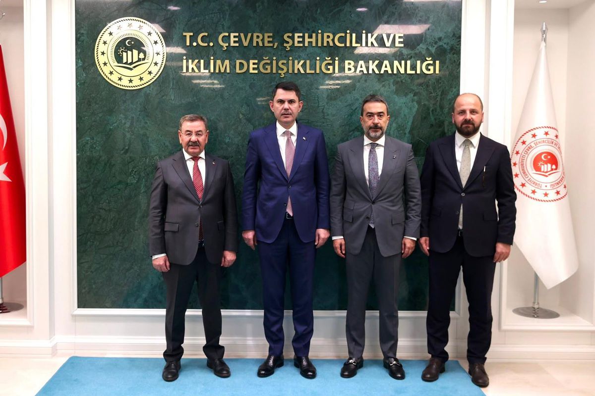 CHP'li belediye başkanı, AK Partili yöneticilerle Bakan Kurum'u ziyaret etti