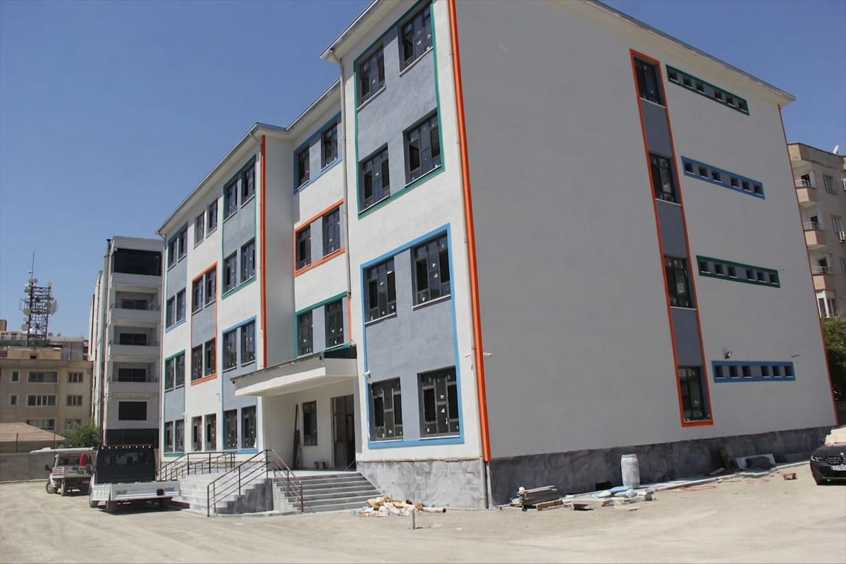 Cizre'de 24 derslikli yeni okul incelemesi