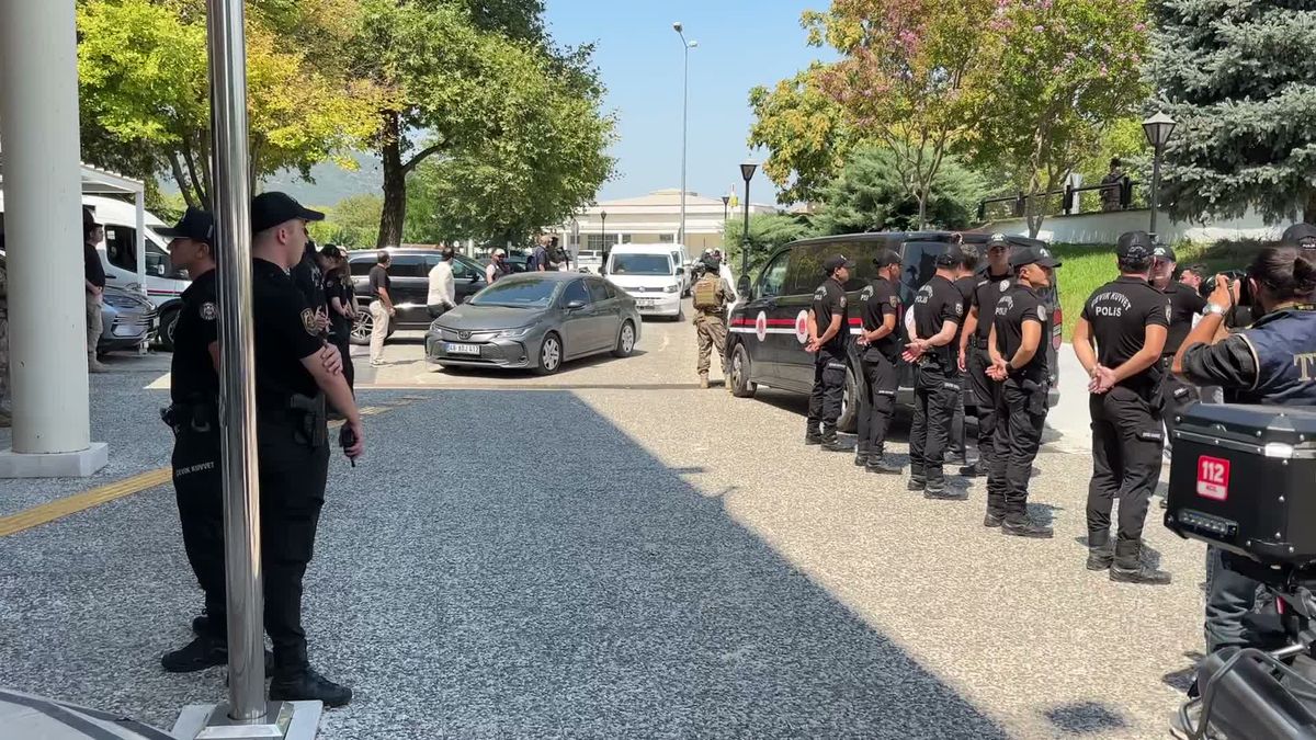 FETÖ'nün Darbe Girişiminde Erdoğan'a Suikast Timinde Yer Alan Eski Yüzbaşı Burkay Karatepe Adliyede