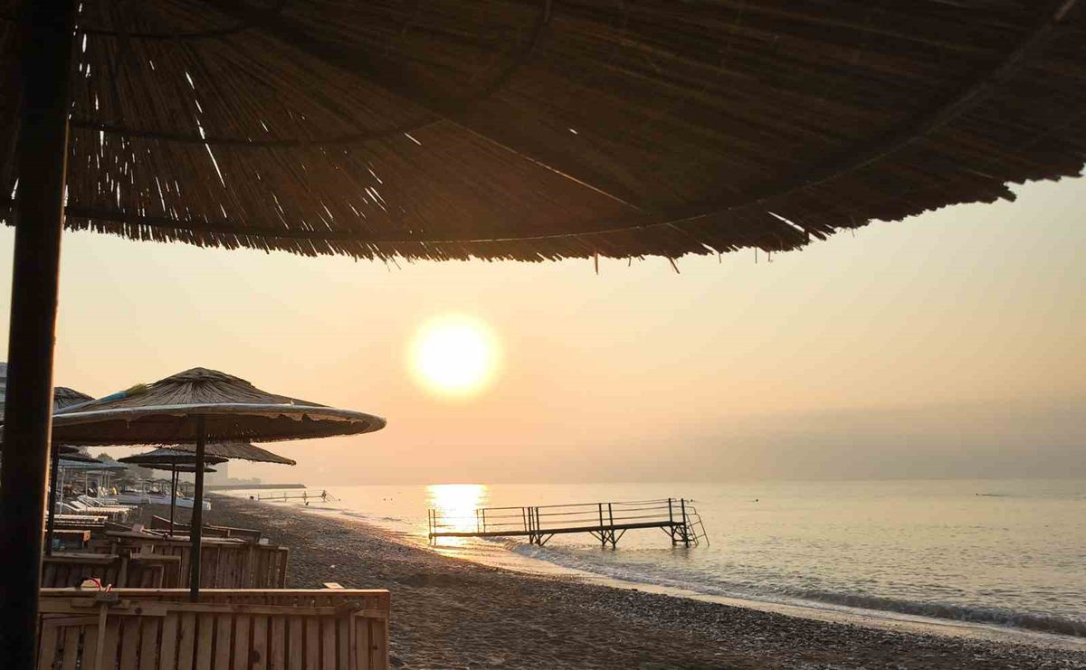 Mersin'de Sahiller Sabah Erken Saatlerde Doluyor: Vatandaşlar Serin Saatleri Tercih Ediyor