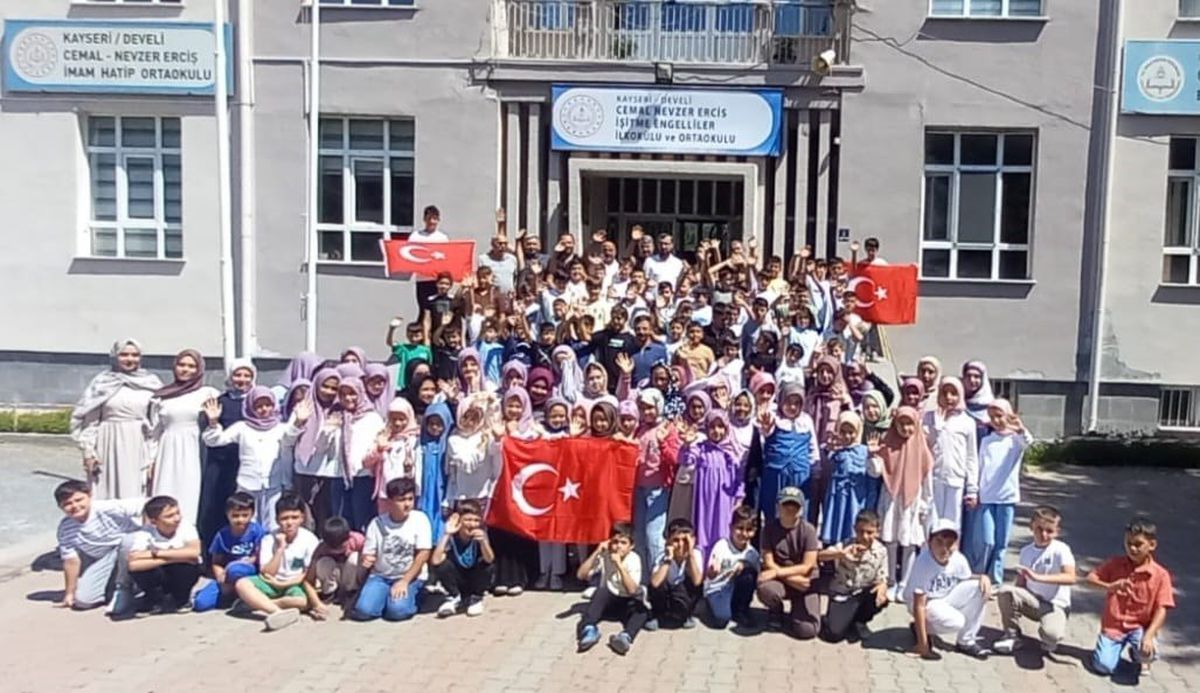 Develi'de Öğrenciler Veda Hutbesi Okudu