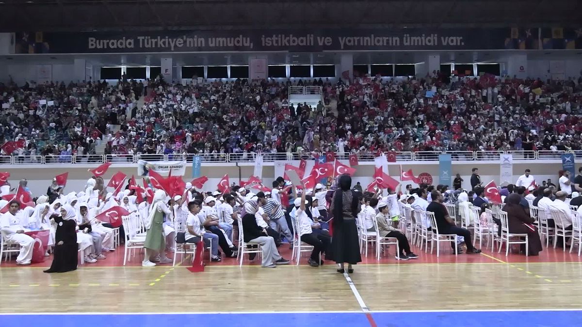 Diyarbakır Valisi Zorluoğlu TÜGVA Yaz Okulu Kapanışında Gençlere Seslendi: 'En Büyük Ümidimizsiniz'