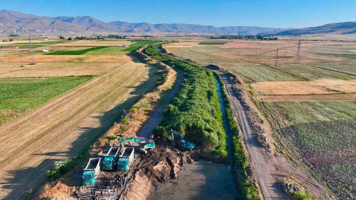 Erzincan'da 30 Bin Hektarlık Arazi Toplulaştırma Projesiyle Tarımda Verimlilik Hedefleniyor