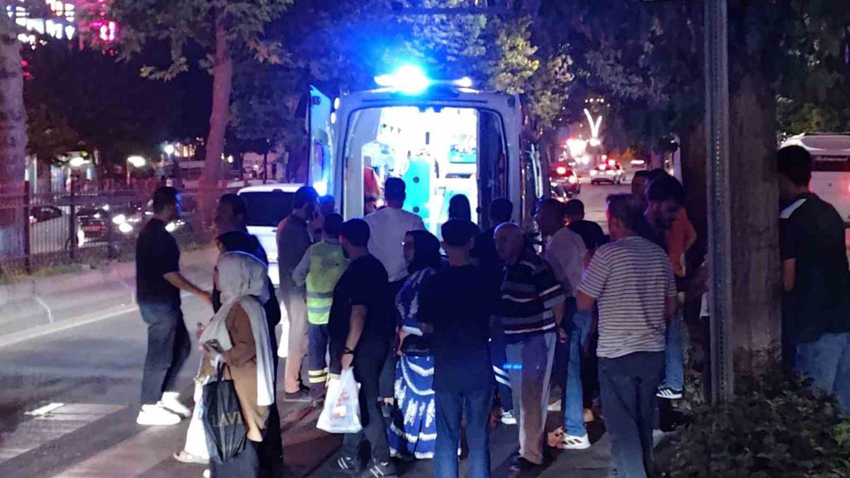 Batman'da Yaya Geçidinde İki Aracın Çarptığı Genç Kız Yaralandı