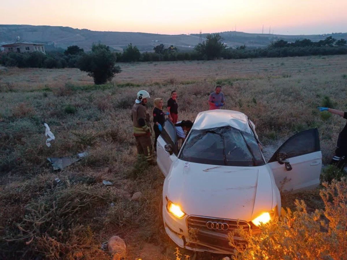 Hatay'da Kontrolden Çıkan Otomobil Tarlaya Uçtu: Sürücü Yaralanmadı